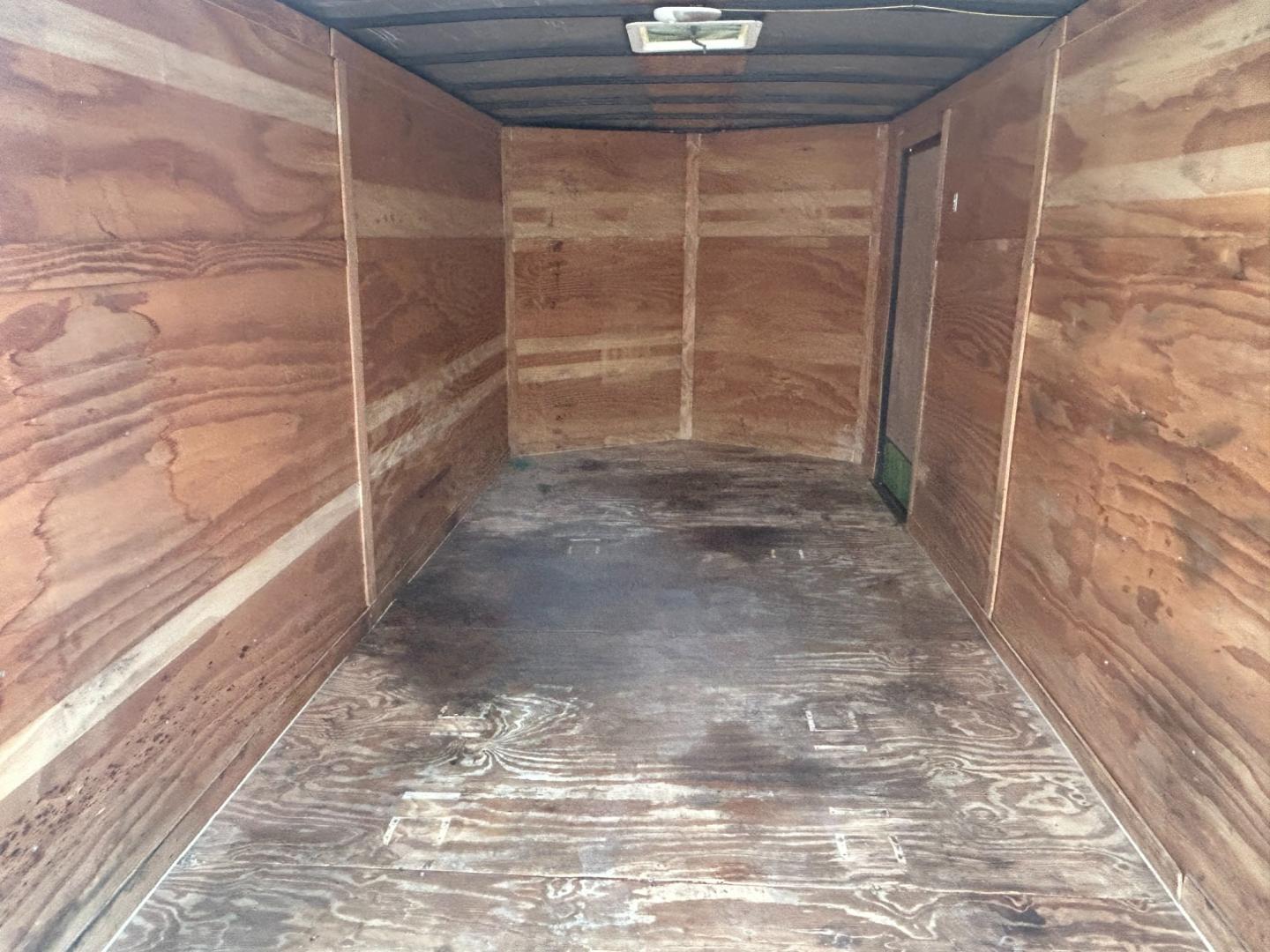 2020 GREEN /TAN DEEP SOUTH ENCLOSED TRAILER (7JKBE1624LH) , located at 17760 Hwy 62, Morris, OK, 74445, 35.609104, -95.877060 - 2020 DEEP SOUTH ENCLOSED TRAILER. THIS TRAILER IS 12 X 6.5 FT. ***MINOR DAMAGES AS SHOWN IN PICTURES*** $5,500 - Photo#4